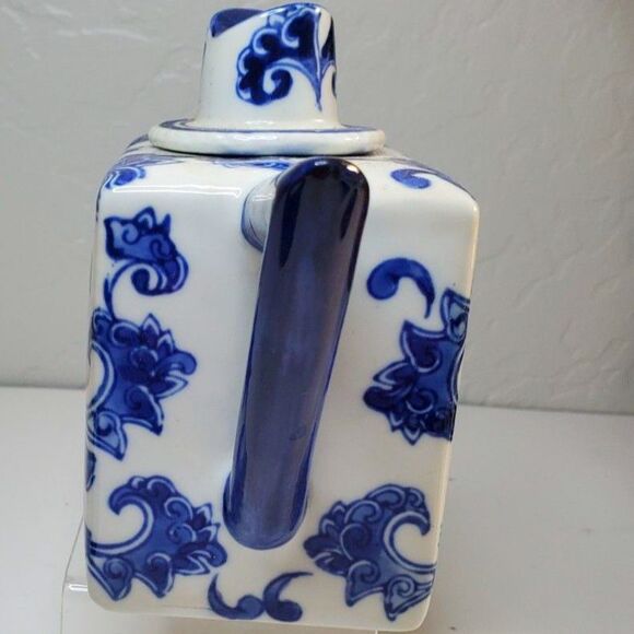 Blue & White Porcelain teapot with distinctive square shape & floral pattern VTG - Picture 2 of 8